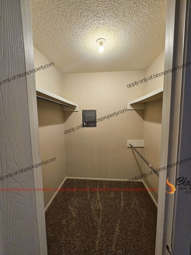 Building Photo - Spacious Two Bedroom
