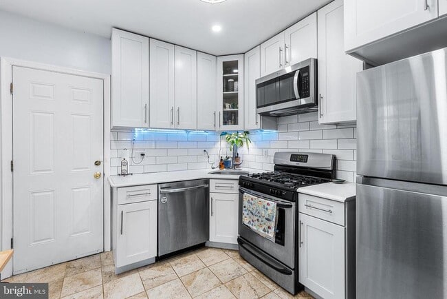 Building Photo - 2718 W Jefferson St