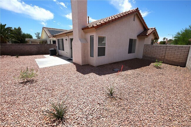 Building Photo - 672 Paulson Dr
