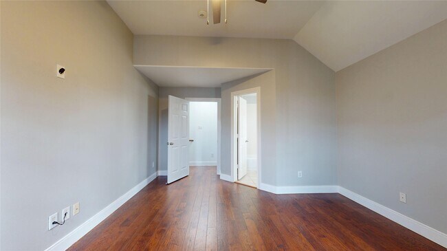 Building Photo - 328 Malone St