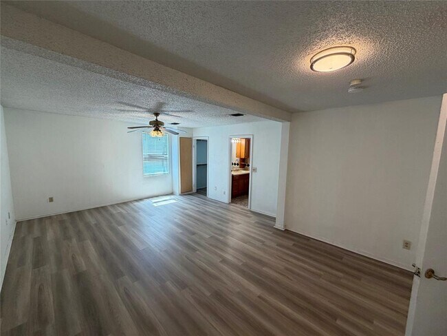 Building Photo - 16821 Whitebrush Loop