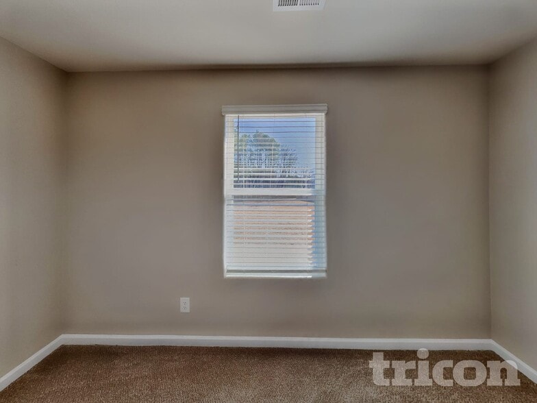 Building Photo - 294 Coleshill Rd