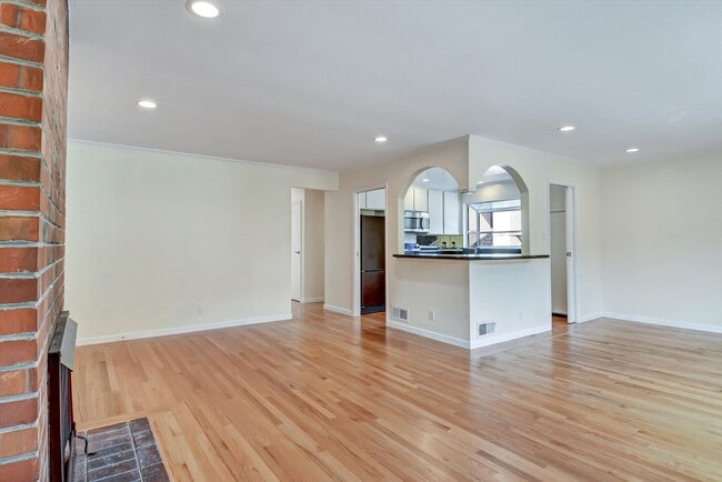 Building Photo - Spacious & Stylish Home in Pacifica’s Desirable Fairmont Neighborhood