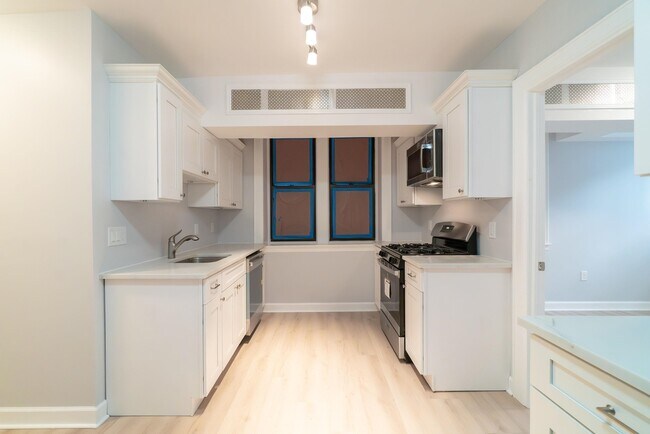 Building Photo - 331 79th St