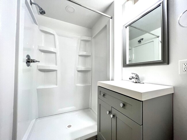 Building Photo - Fantastically updated three bedroom two bath house in the heart of Dormont