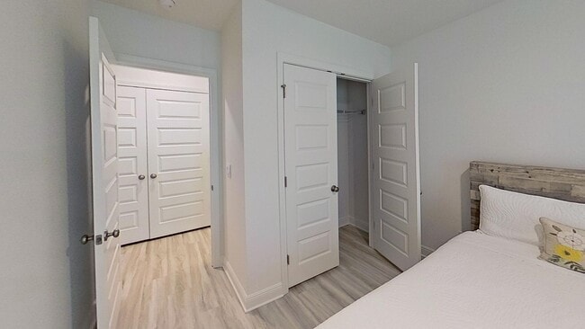 Building Photo - Beautiful 3/2.5 Townhouse