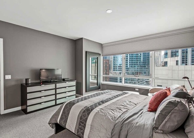 Building Photo - 505 N McClurg Ct