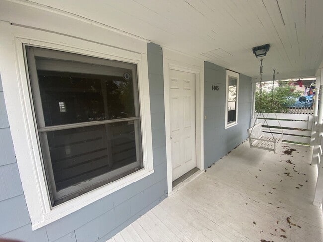 Building Photo - 1405 3rd Ave NW