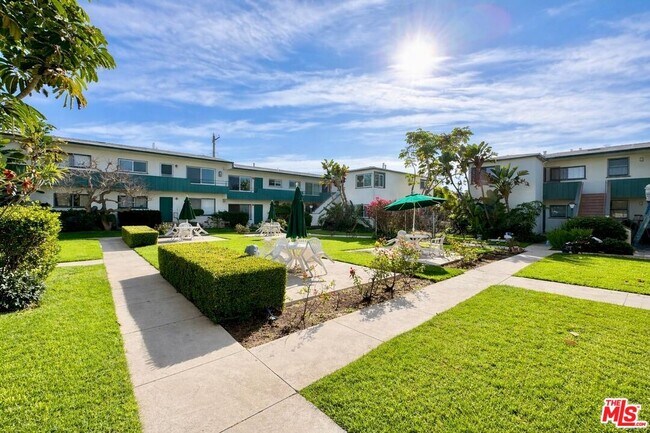 Building Photo - 2041 Euclid St