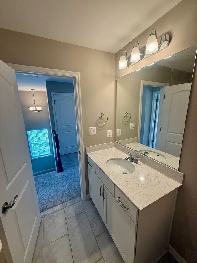 Building Photo - Upscale Millersville Townhouse with garage