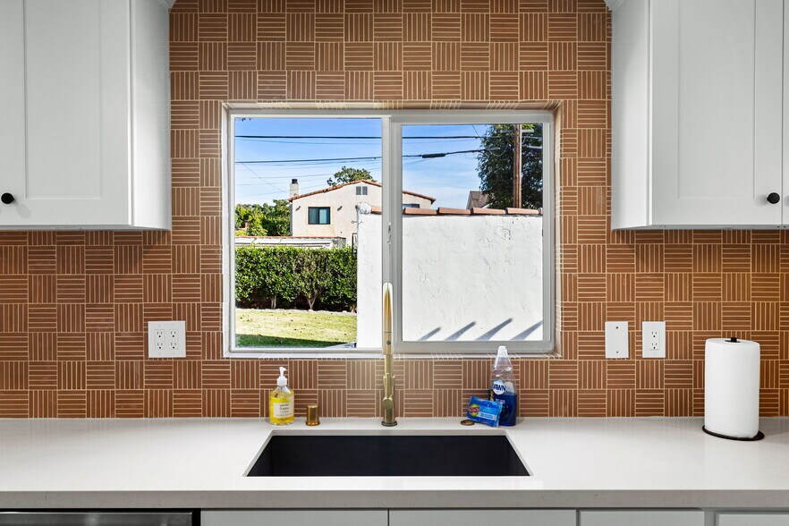 Building Photo - 3758 Gaviota Ave