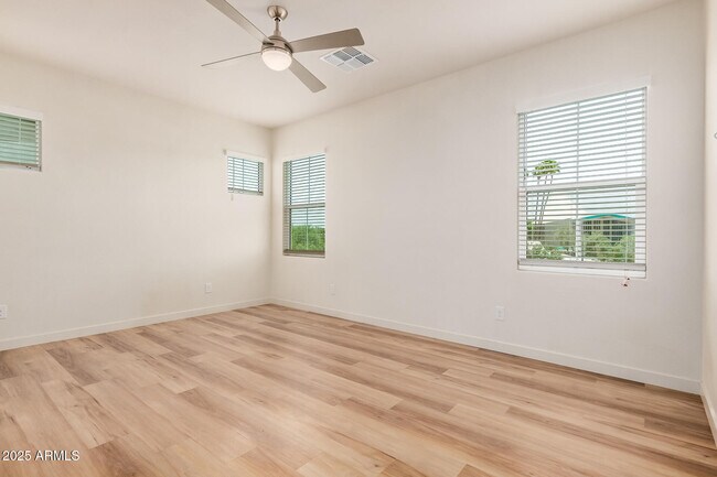 Building Photo - 6528 N 15th Dr