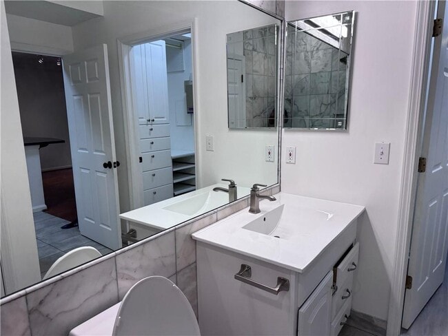 Building Photo - 955 Juniper St NE