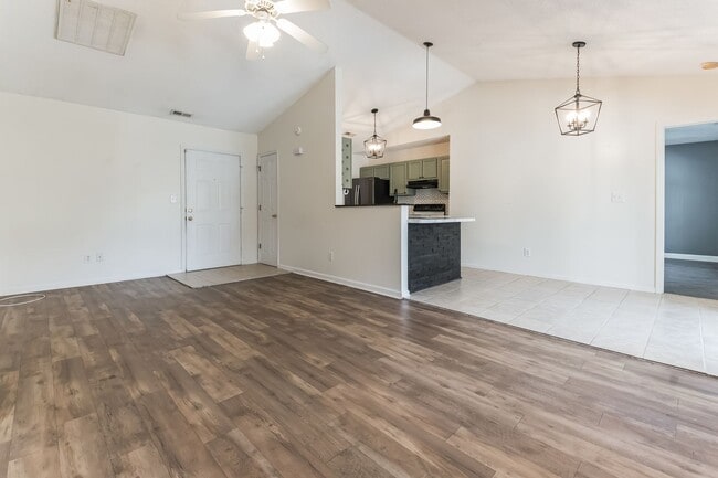 Building Photo - GREAT PRICE! Move-In Ready 3-Bedroom Home Near Camp Lejeune