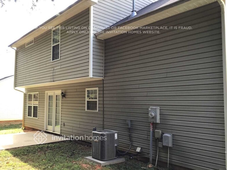 Building Photo - 7122 Lowen Rd