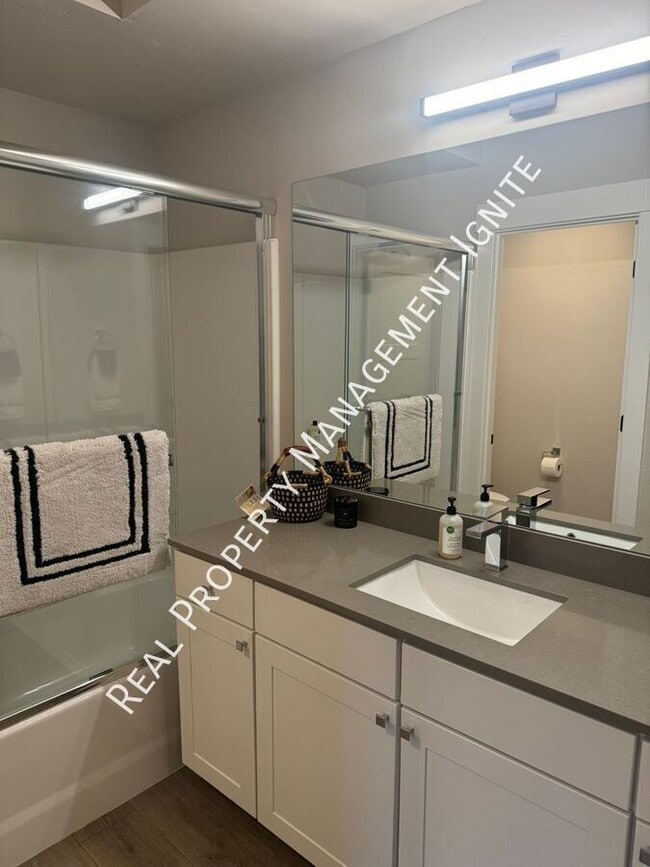 Building Photo - 63101 Boyd Acres Rd