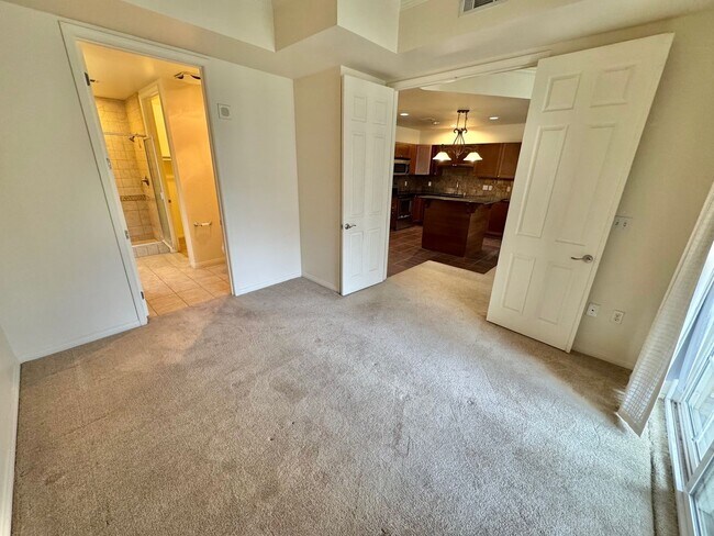 Building Photo - AMAZING ONE BEDROOM CONDO CENTRALLY LOCATED IN THE HEART OF LAS VEGAS