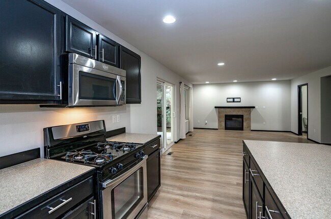 Building Photo - Charming 3BR/2.5BA in Desirable Gig Harbor...