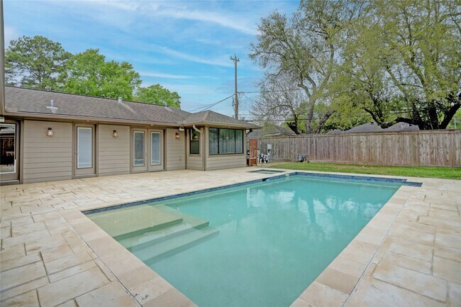 Building Photo - 5438 Briarbend Dr