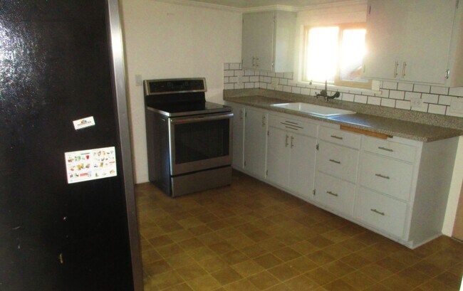 Building Photo - Khara, J - 1208 #A