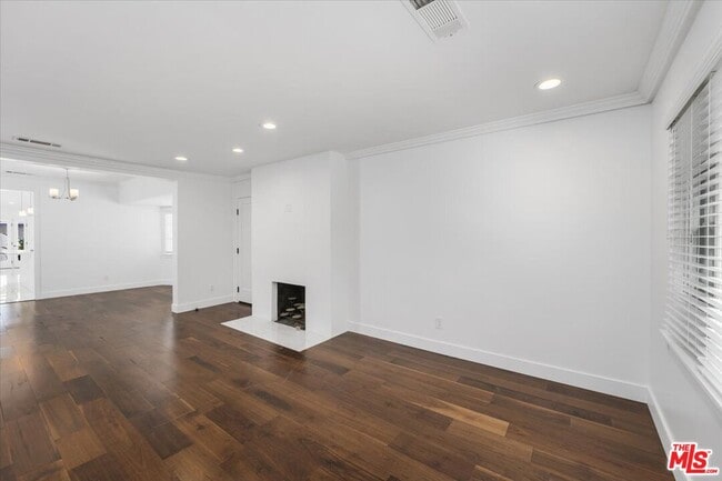 Building Photo - 645 N Sierra Bonita Ave