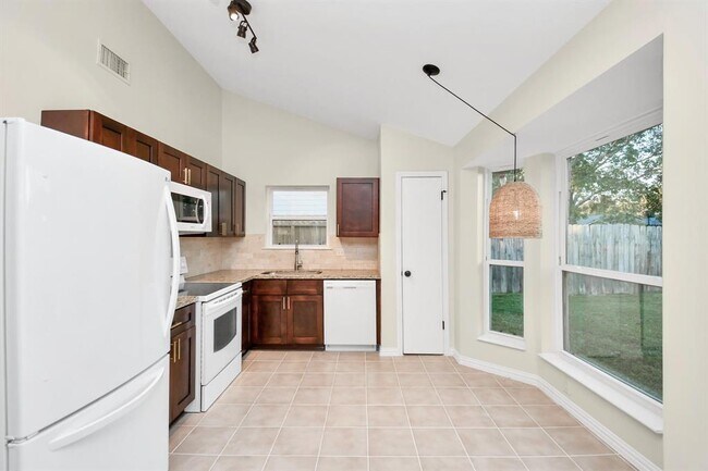 Building Photo - 17107 Amber Ridge Dr