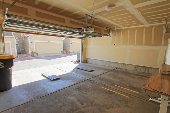 Building Photo - 1467 Bergen Rock St