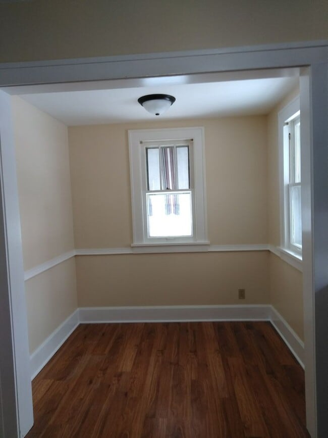 Building Photo - 619 Brown Ave