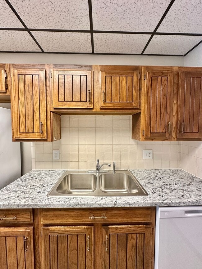 Building Photo - 4647 W Gore Blvd