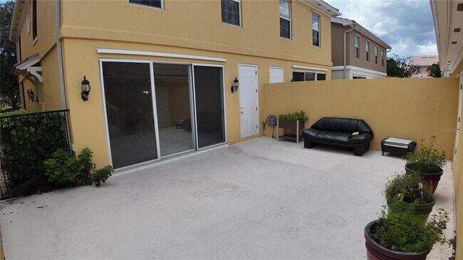 Building Photo - 8561 Insular Ln