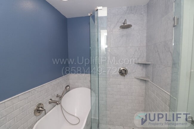 Building Photo - Cozy 2B/2BA with office/den