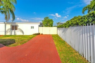 Building Photo - 5325 SW 99th Ct