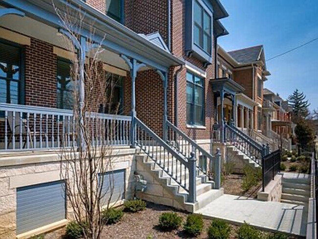 Building Photo - 112 W Starr Ave