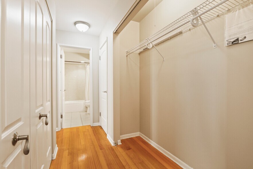 Building Photo - 505 N Kenilworth Ave