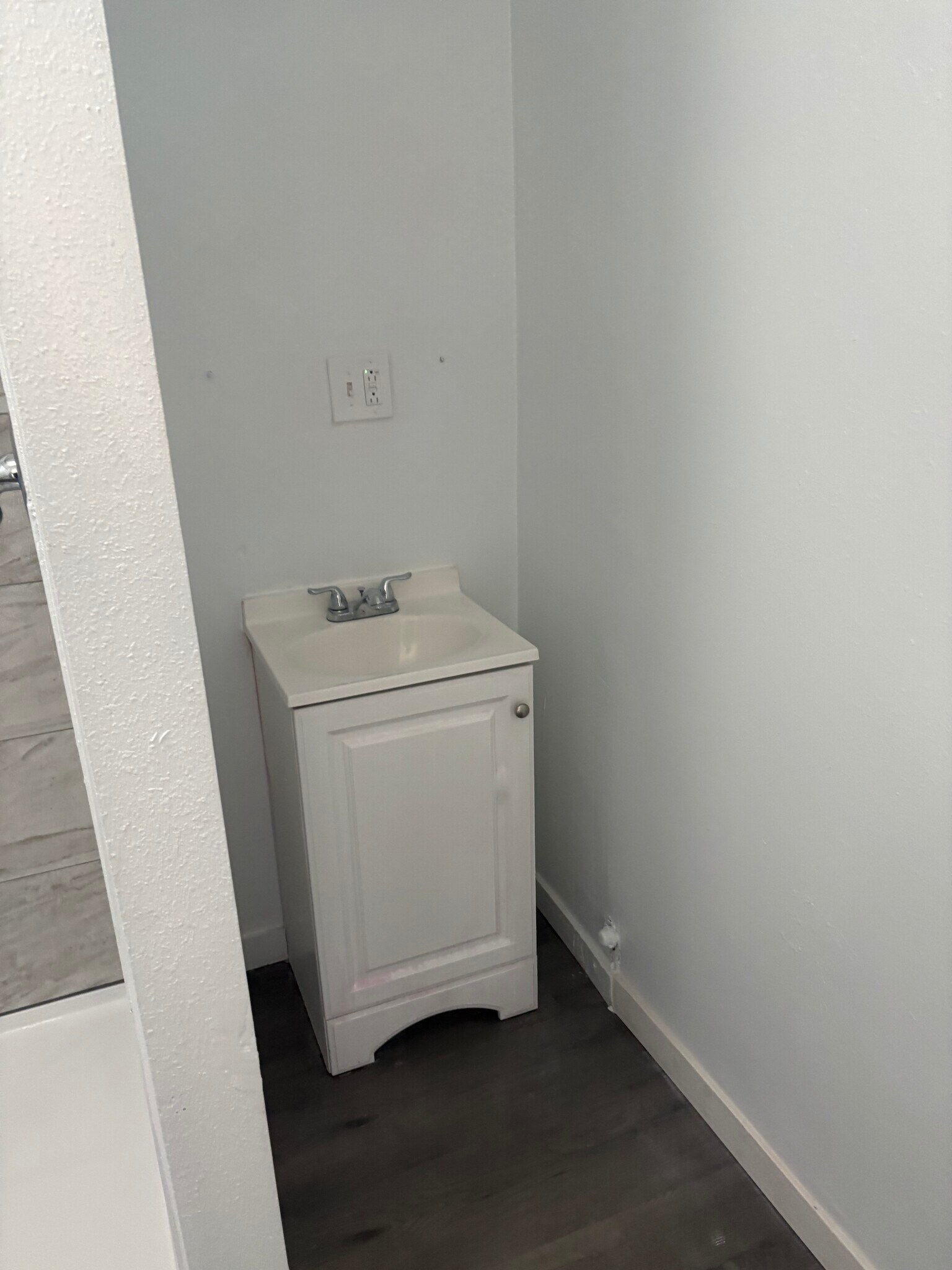 Building Photo - 402 E 43rd Pl