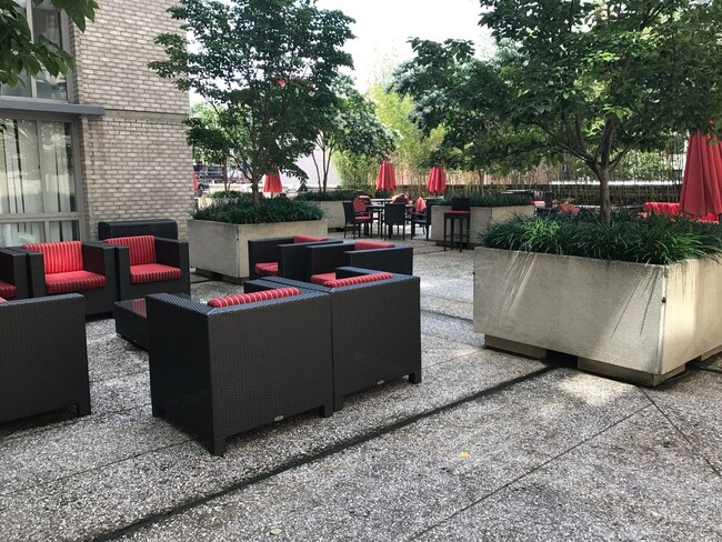 Building Photo - Great Foggy Bottom One Bedroom with Roof T...