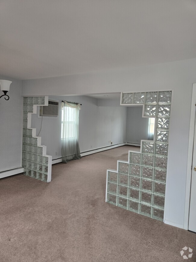 Building Photo - 56 Homestead Ln