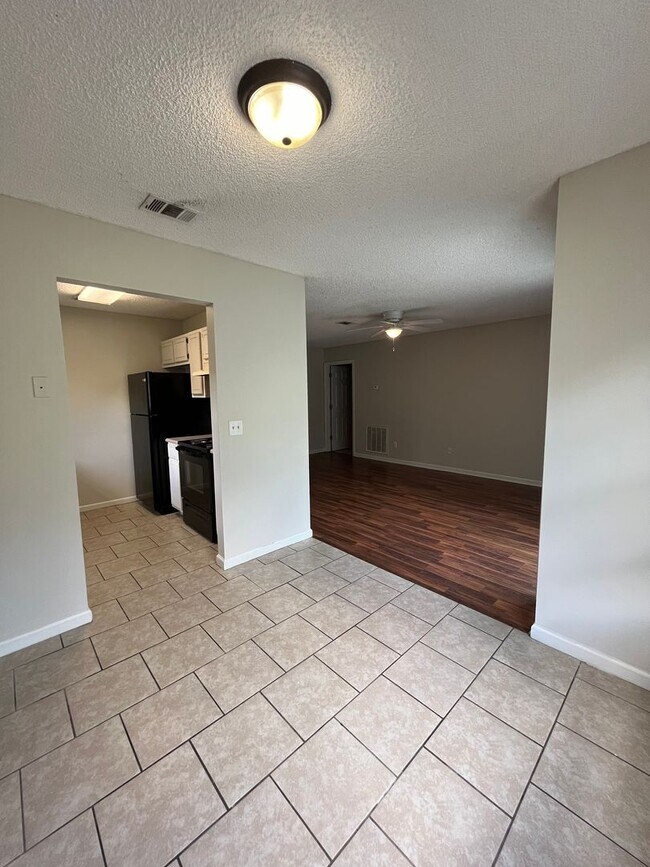 Building Photo - 15 Talbot Ct