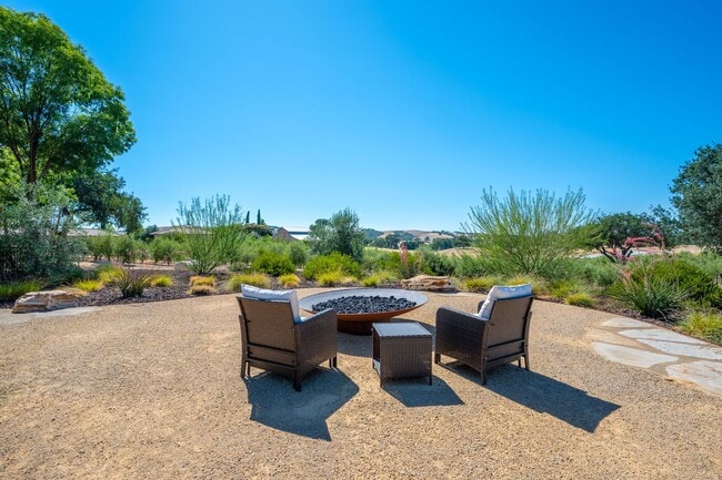 Building Photo - AVAILABLE NOW - Furnished Luxury Wine Coun...