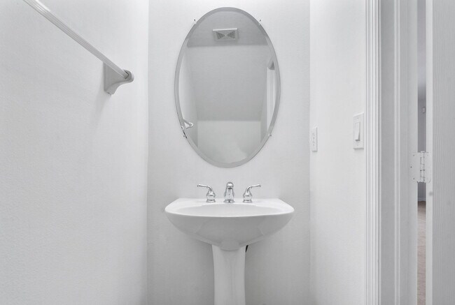 Building Photo - 16129 Sierra Palms Dr