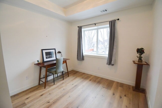 Building Photo - 1204 2nd Ave NW