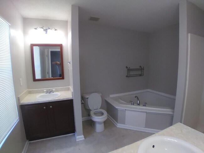 Building Photo - 3 bed 2 bath property in Atlanta!! -- Secu...