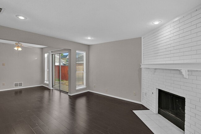 Building Photo - 7640 Kings Ridge Rd