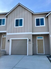 Building Photo - Brand New Townhome!