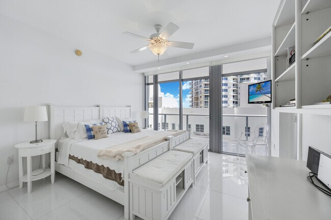 Building Photo - 3737 Collins Ave