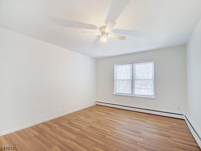 Building Photo - 365 Bloomfield Ave