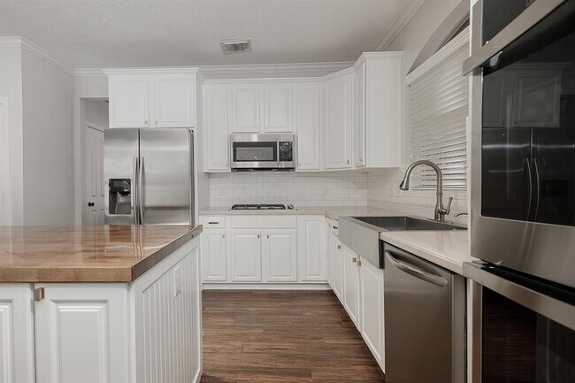 Building Photo - 23 Shellbark Pl