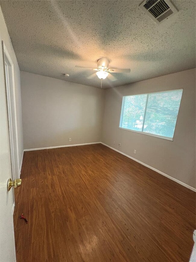 Building Photo - 704 Osage Dr
