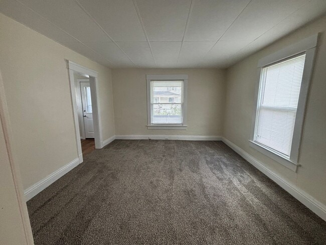 Building Photo - Newly Renovated Three Bedroom House
