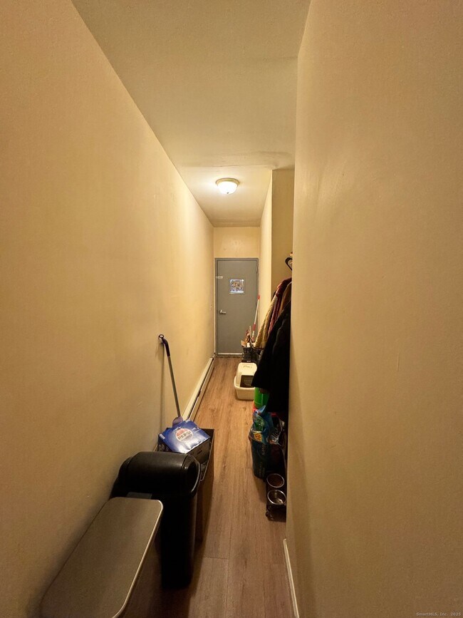 Building Photo - 204 Magnolia St